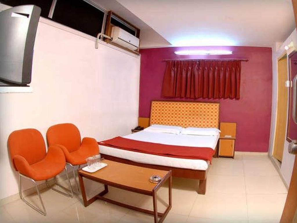 Hotel Rahi Inn Vadodara Bagian luar foto