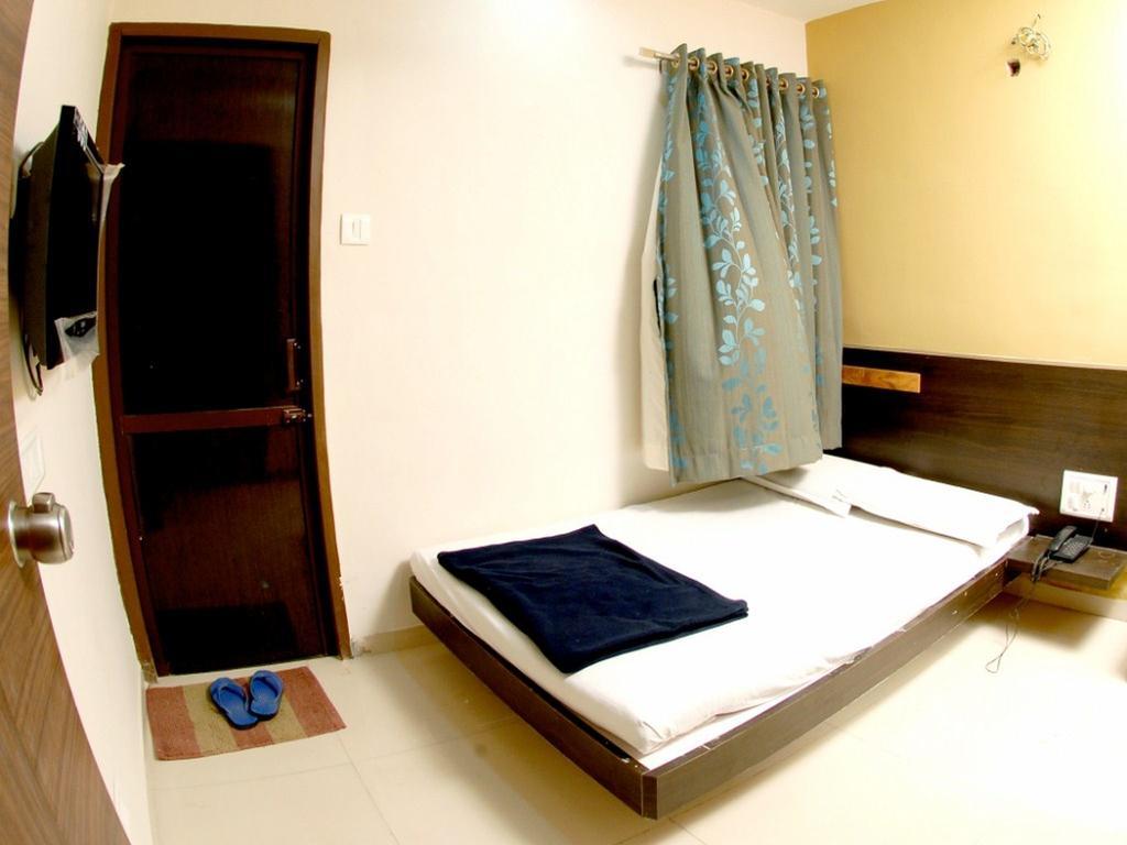 Hotel Rahi Inn Vadodara Bagian luar foto