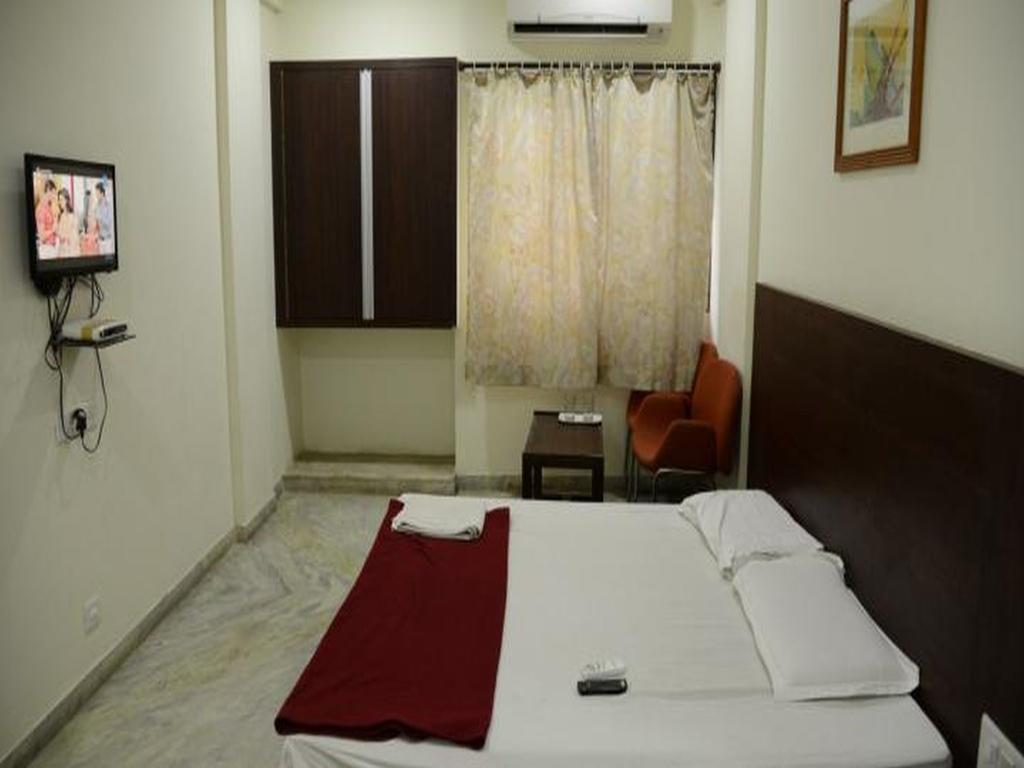 Hotel Rahi Inn Vadodara Bagian luar foto