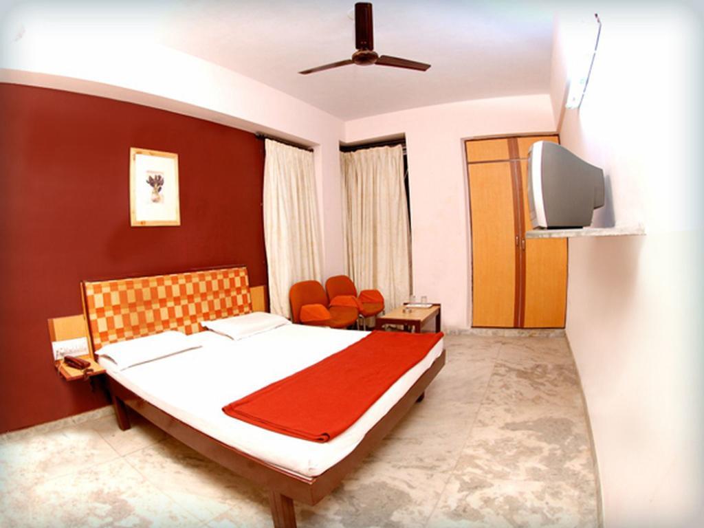 Hotel Rahi Inn Vadodara Bagian luar foto