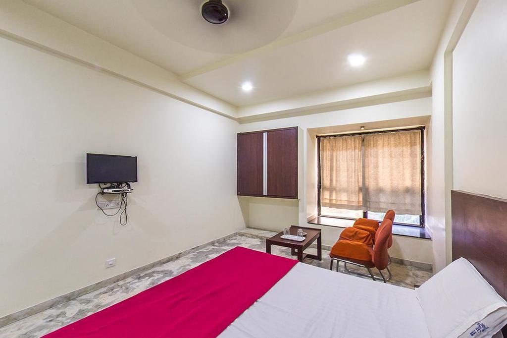 Hotel Rahi Inn Vadodara Bagian luar foto